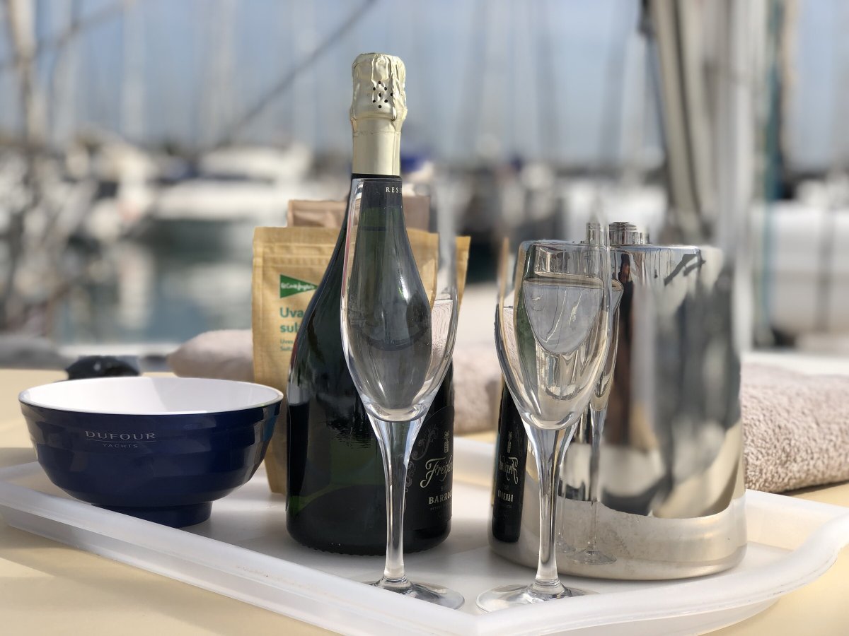 Tour in yacht nel porto di Valencia