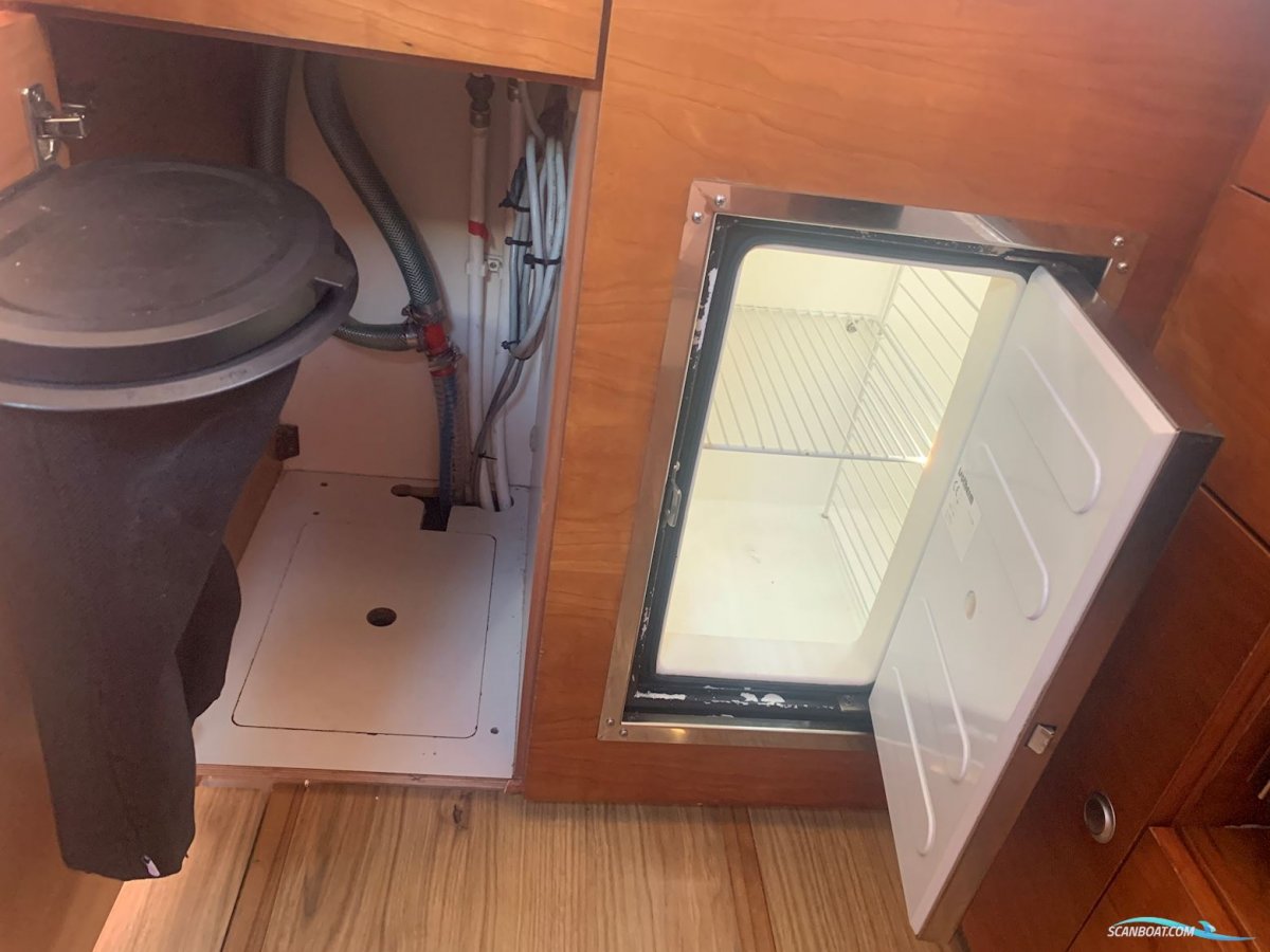 Gustare il cibo e le bevande inclusi nel viaggio in barca a vela