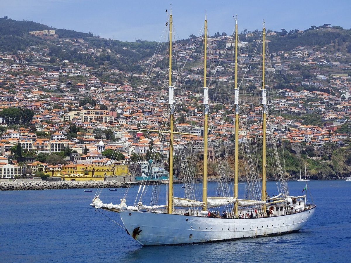 Explore the UK by sailing from Liverpool to Plymouth