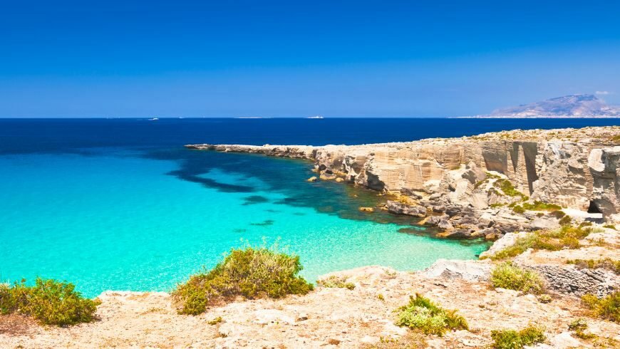 Noleggio catamarano con skipper alle Isole Egadi