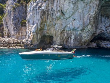 Tour privado en lancha por la isla de Capri