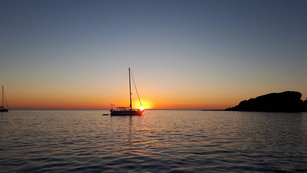 Esplorare le isole Columbretes in barca a vela