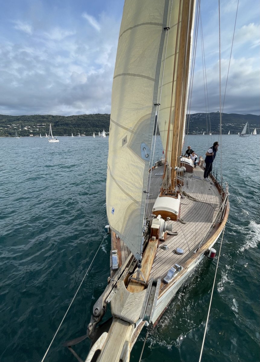 Genießen Sie einen Tagesausflug zur Insel Hvar auf einem Luxusyacht