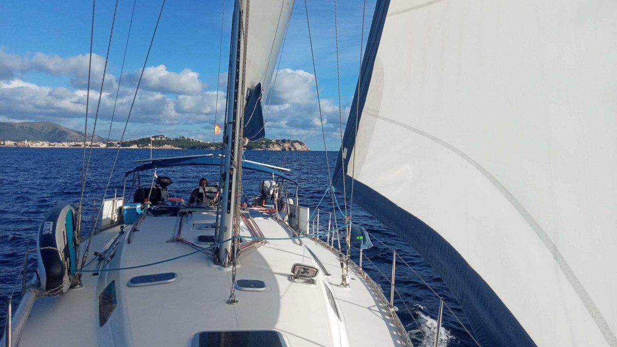 Dufour Yachts - 1999