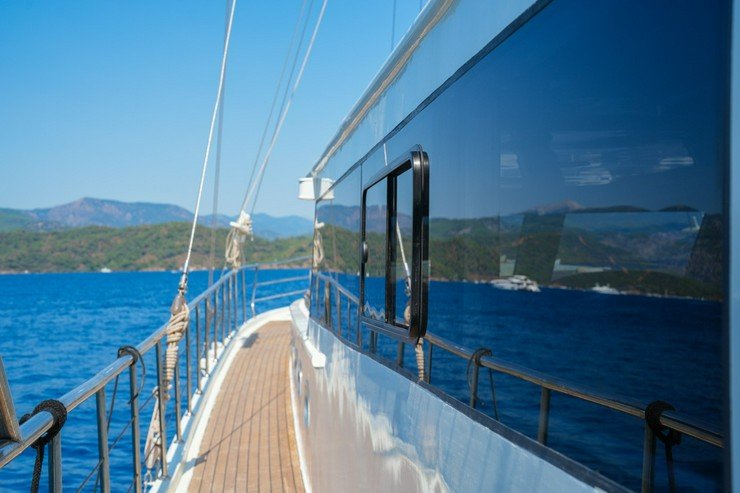 Lernen Sie in Göcek mit einem erfahrenen Instruktor zu segeln