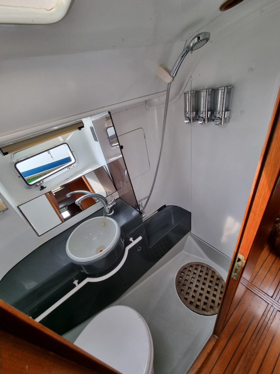 Sailboat - Jeanneau - 4 cabins
