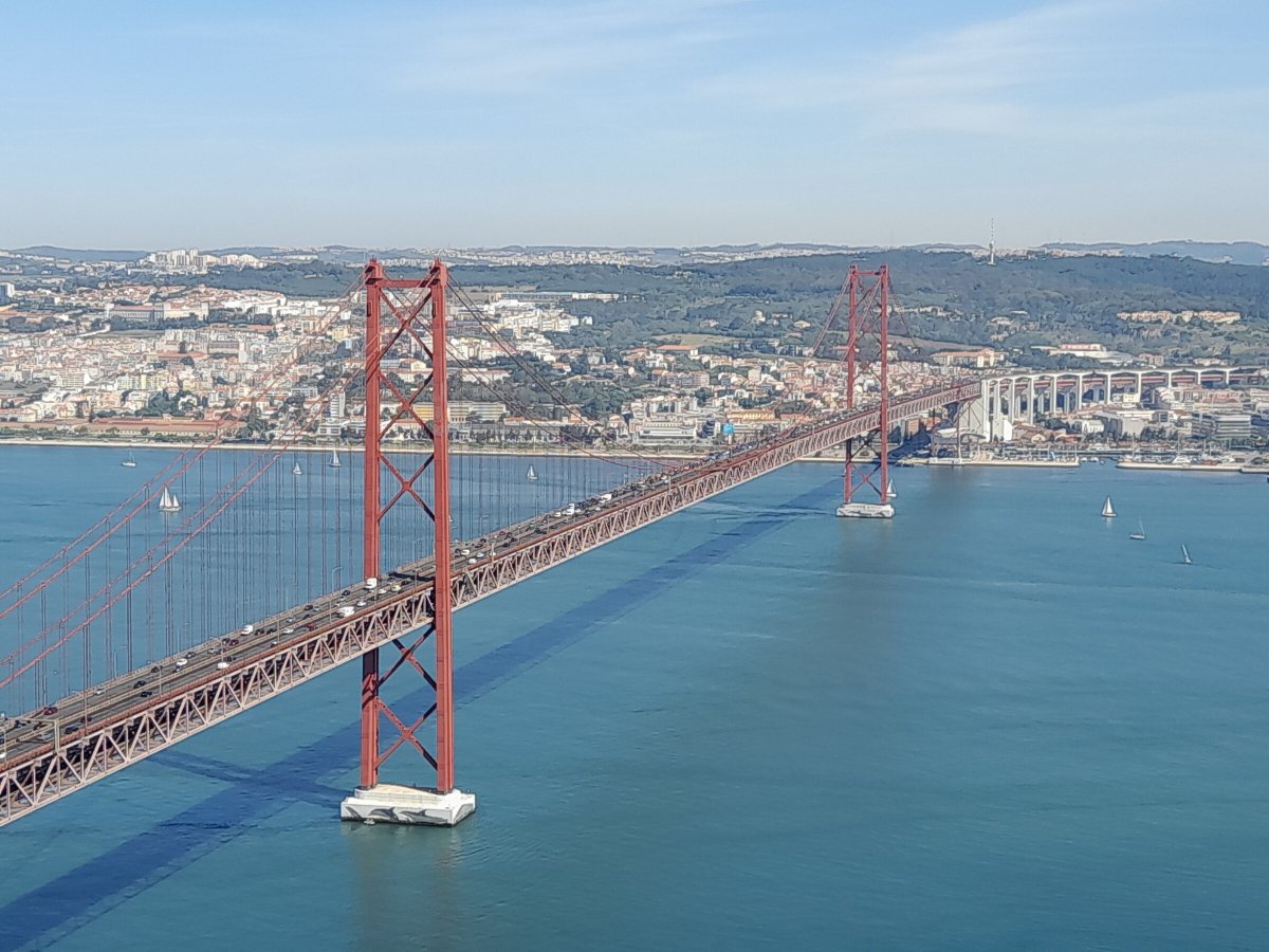 Un viaje de navegación en un barco velero desde Lisboa a Portimao