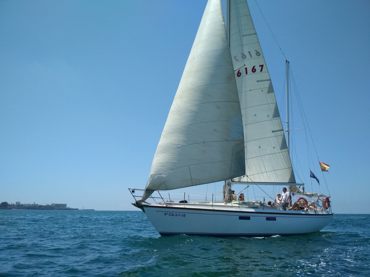 Sailboat charter for half a day in Cádiz