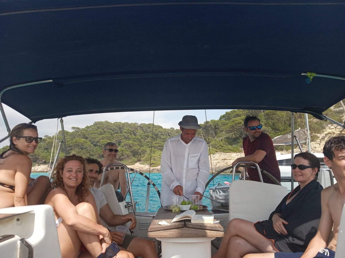 Vuelta en barco por las costas de Menorca