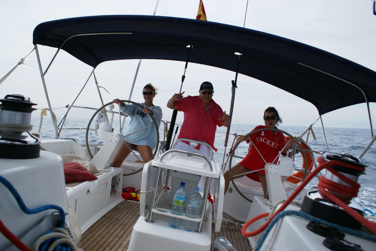 Erkunden Sie die Küste von Menorca mit dem Boot