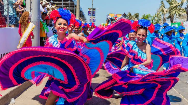 Explora Colombia y Panamá con un tour de navegación en catamaran