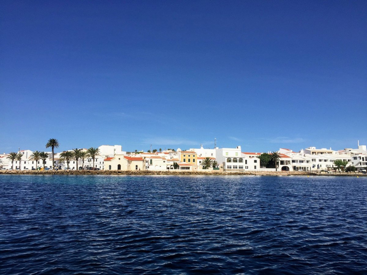 Unisci la vela e l'escursionismo nell'isola di Menorca