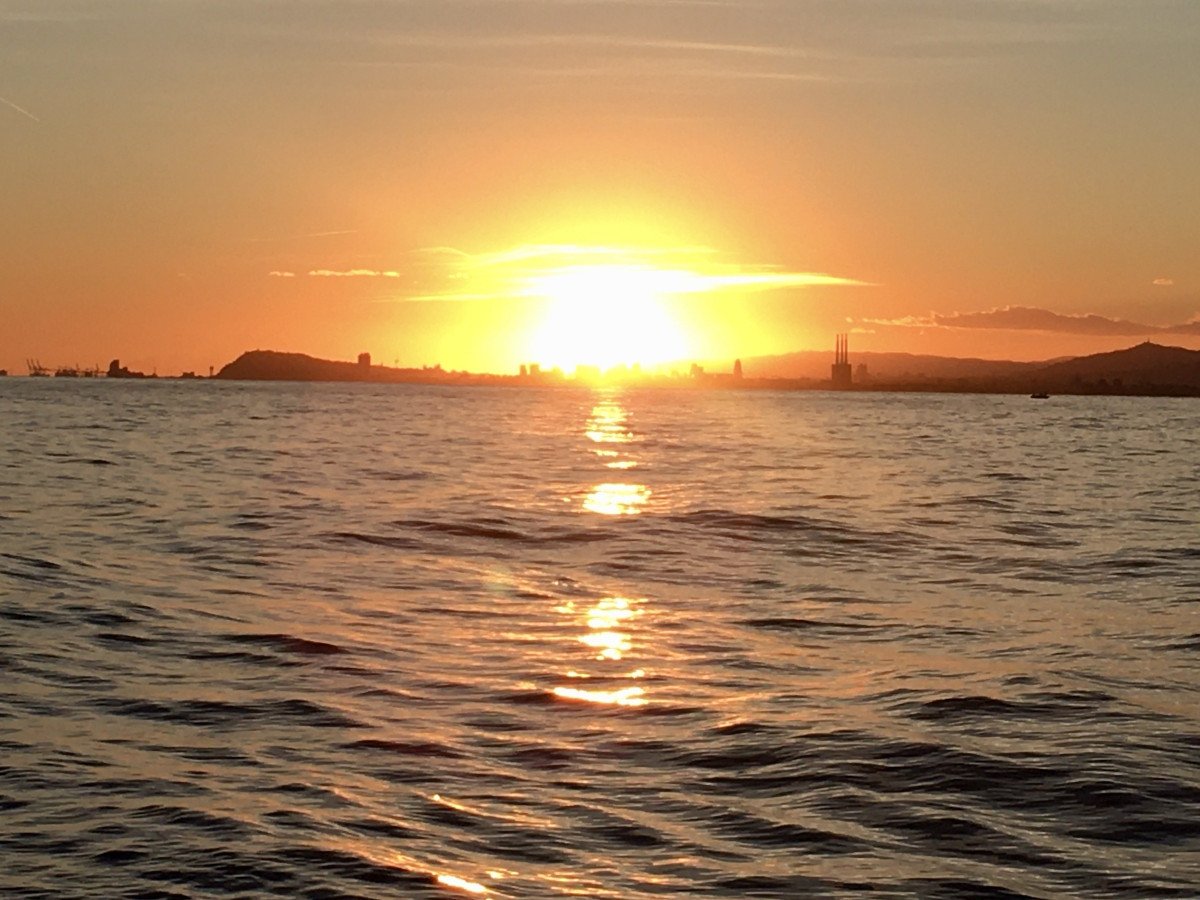 Veleggio al tramonto da Premià de Mar