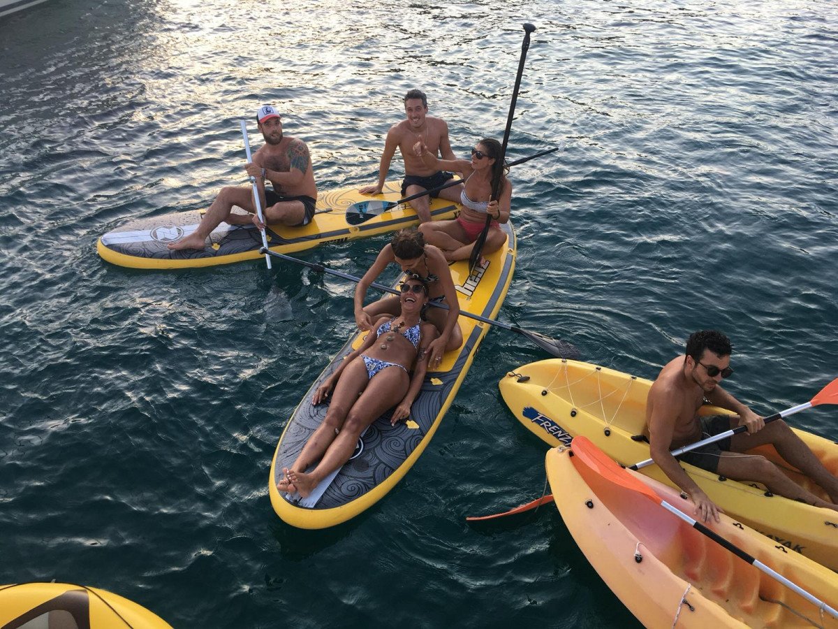 Spend a day on the sea with friends