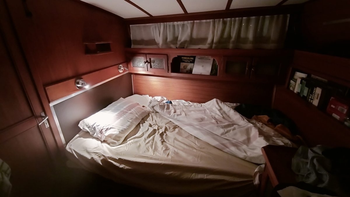 Disfruta de la belleza natural de Menorca desde un velero