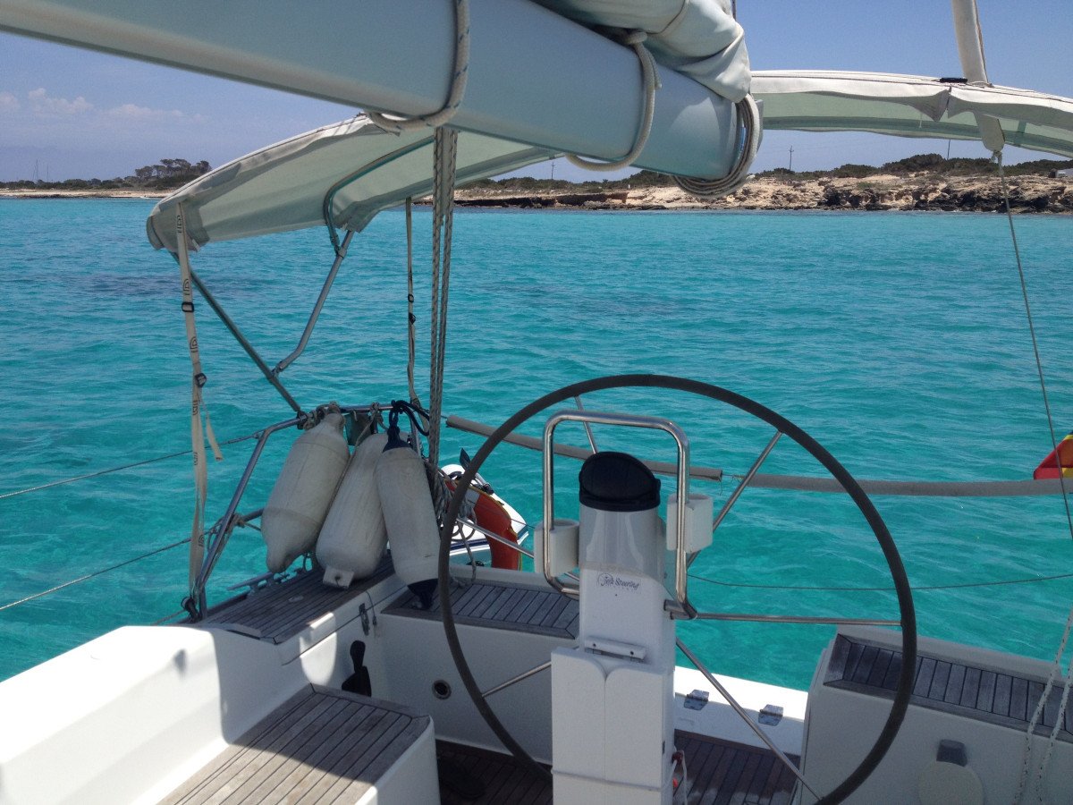 Viaggio in barca attraverso le isole Baleari con Yoga gratuito