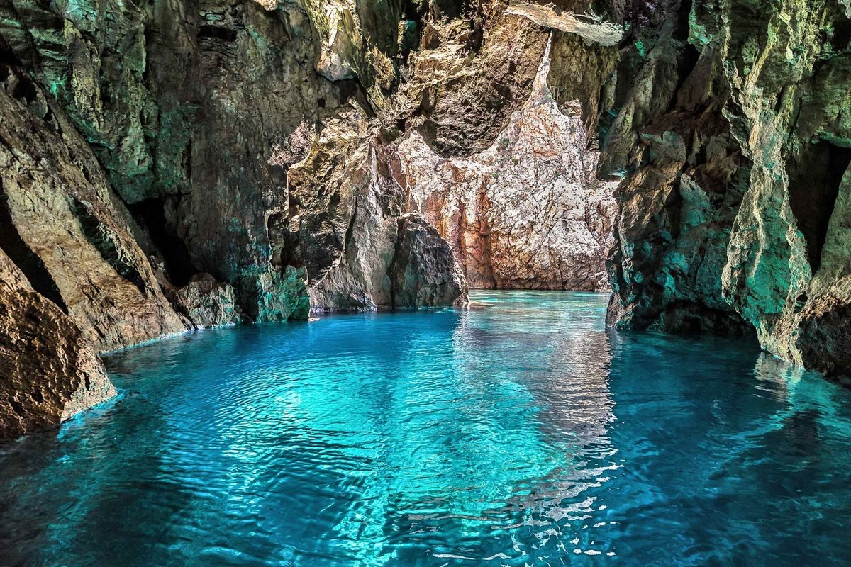 Discover the cuisine and sea on a yacht in Sardinia