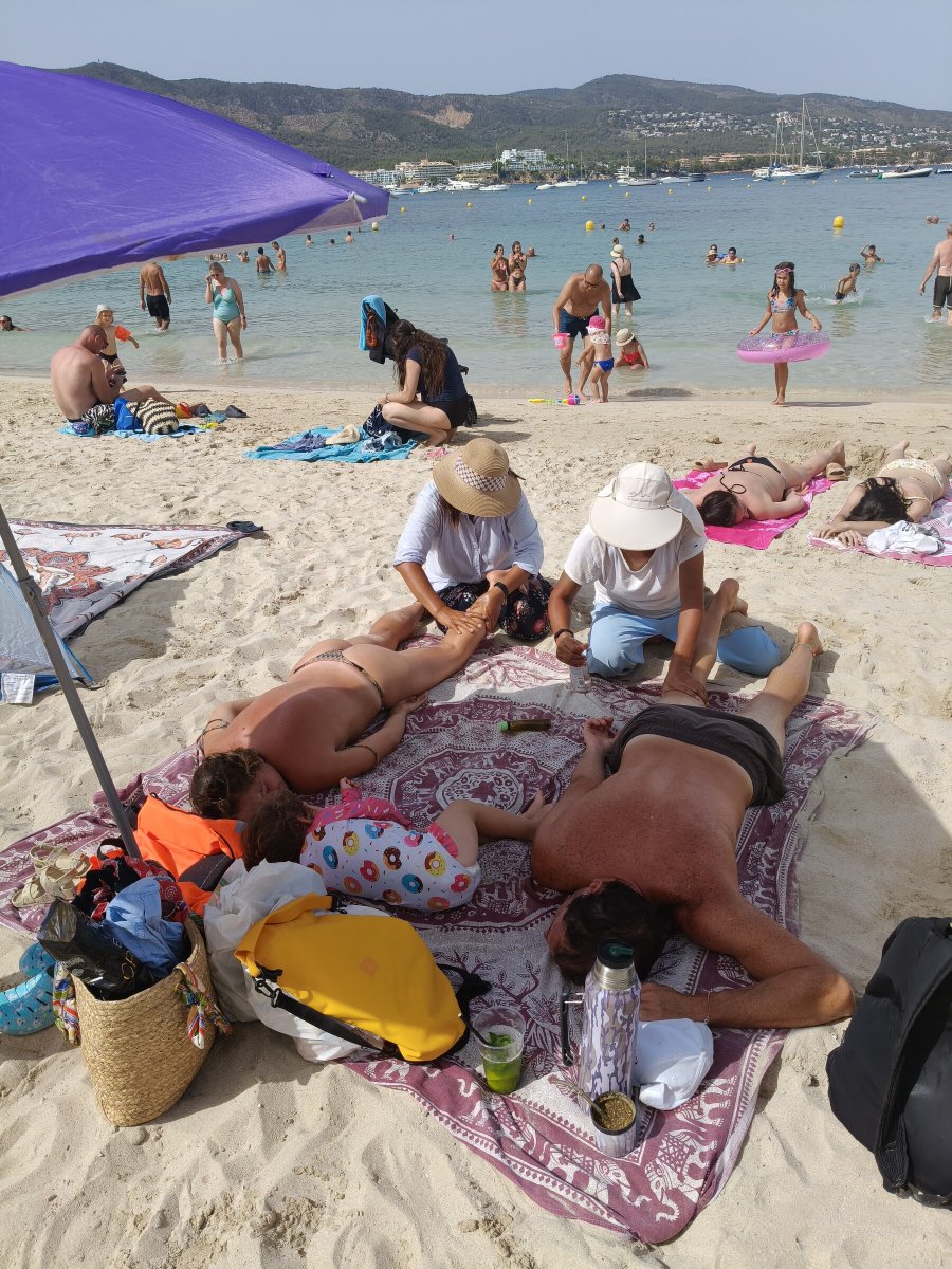 Aprende navegación en un yate frente a la costa de Cerdeña
