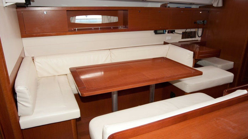 Sailboat - Bénéteau - 3 baths