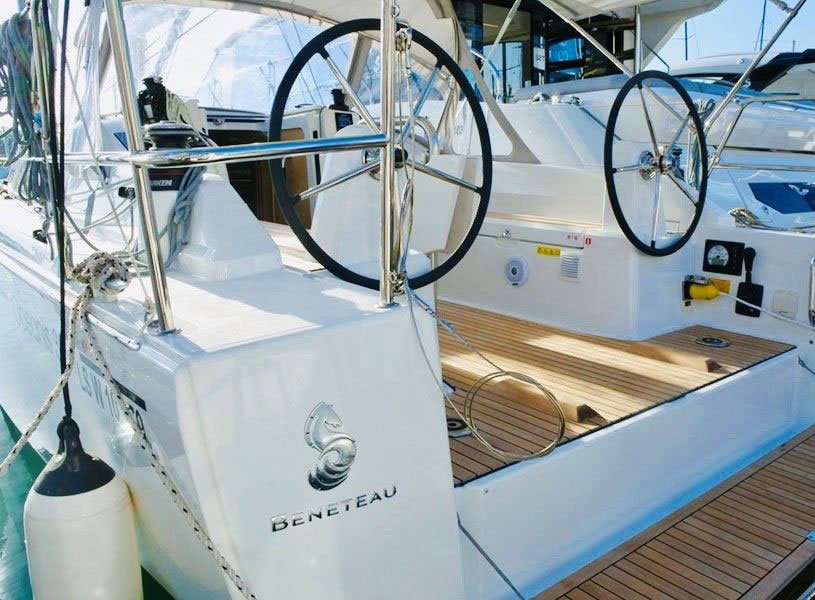 Experience coastal sailing in Valencia