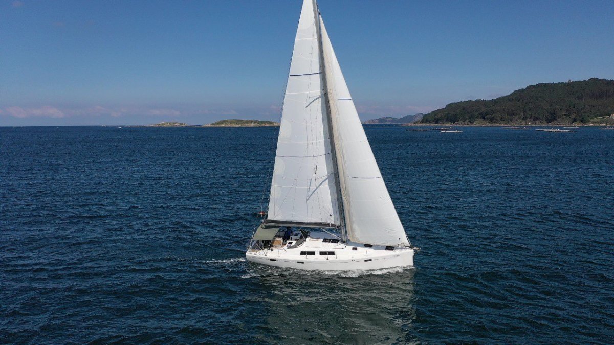 Velero Hanse 415 en alquiler en Rías Baixas, Galicia.