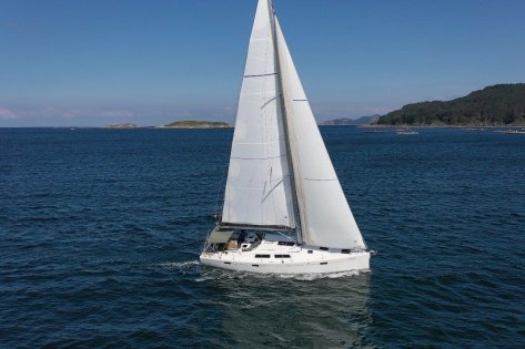 Alquiler de Velero Hanse 415 en Galicia: Lujo y Confort en Rías Baixas