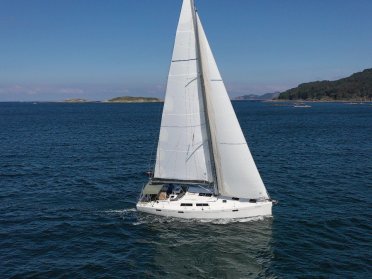 Hanse 415 Segelbootverleih in Galicien: Luxus und Komfort in den Rías Baixas