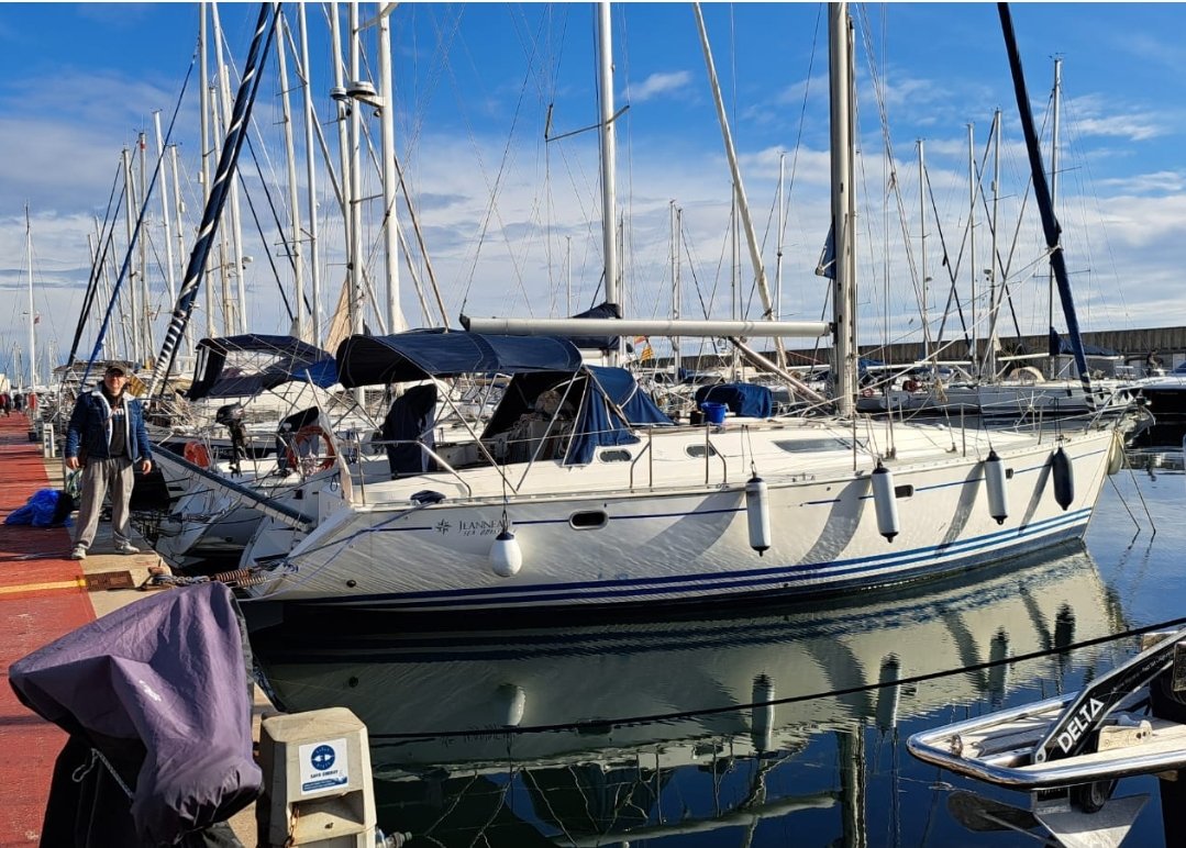 A day sailing in search of whales and dolphins from Barcelona