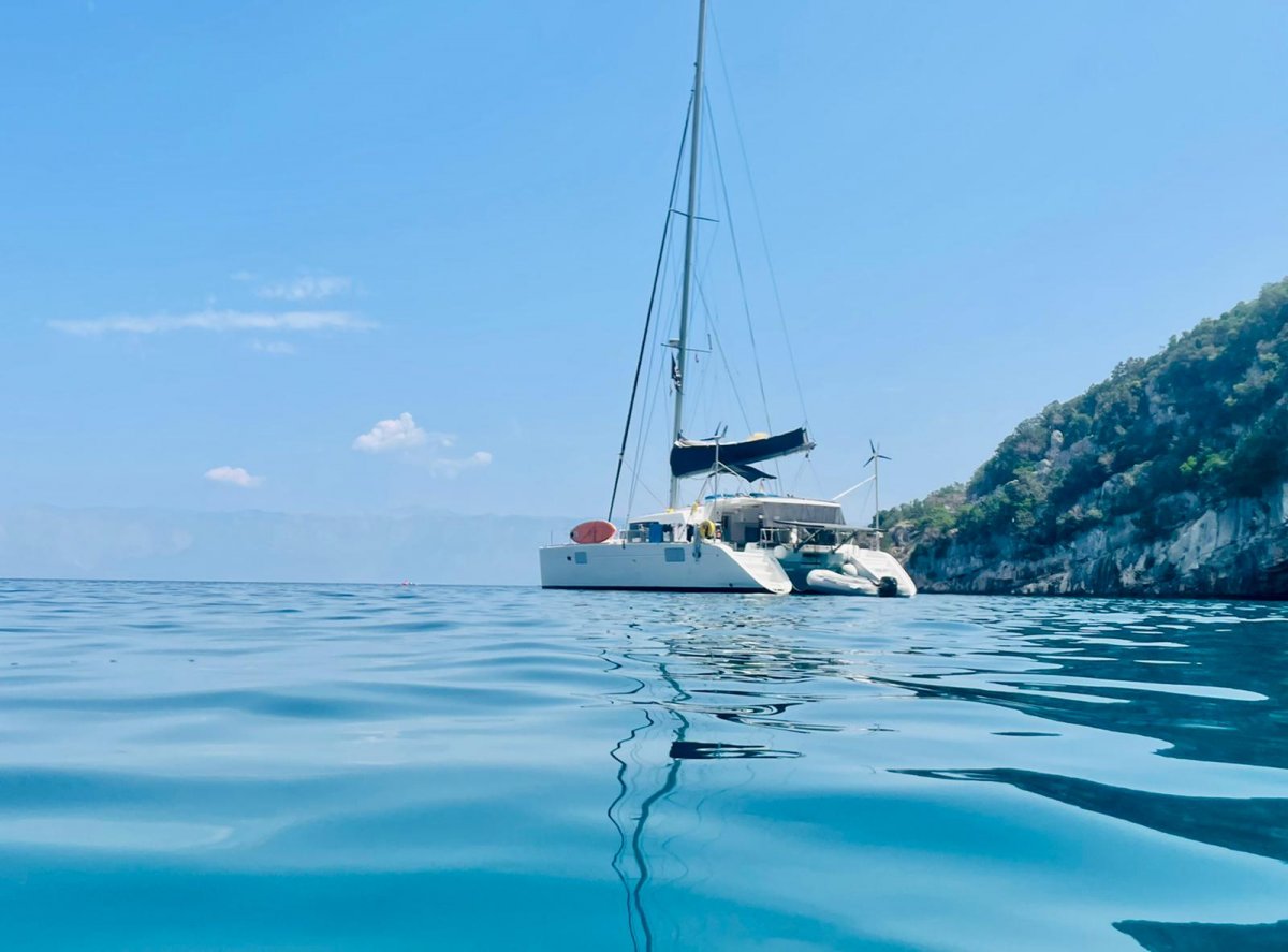Disfruta de un viaje en barco por Mallorca.