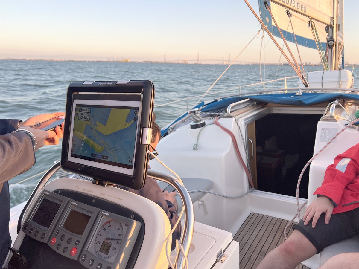 Embark on a maritime adventure with our PER + Sailing Endorsement Course