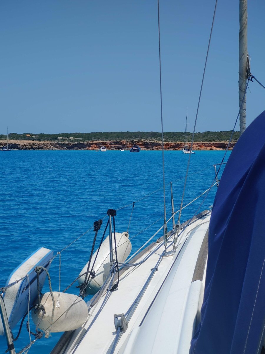 Salida en velero por la costa de Valencia para navegar y desconectar