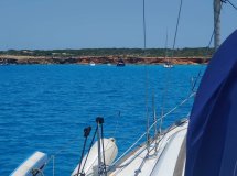 Segenfahrt entlang der Küste von Valencia, um zu segeln und abzuschalten