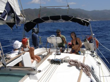 Crociera e scuola di vela veleggiando tra Elba e Capraia