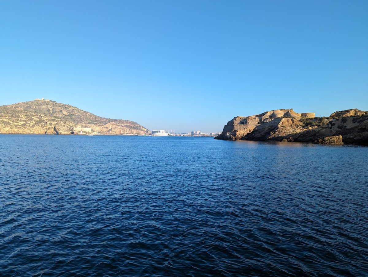 Sailing journey from Alicante, navigate to Azohia