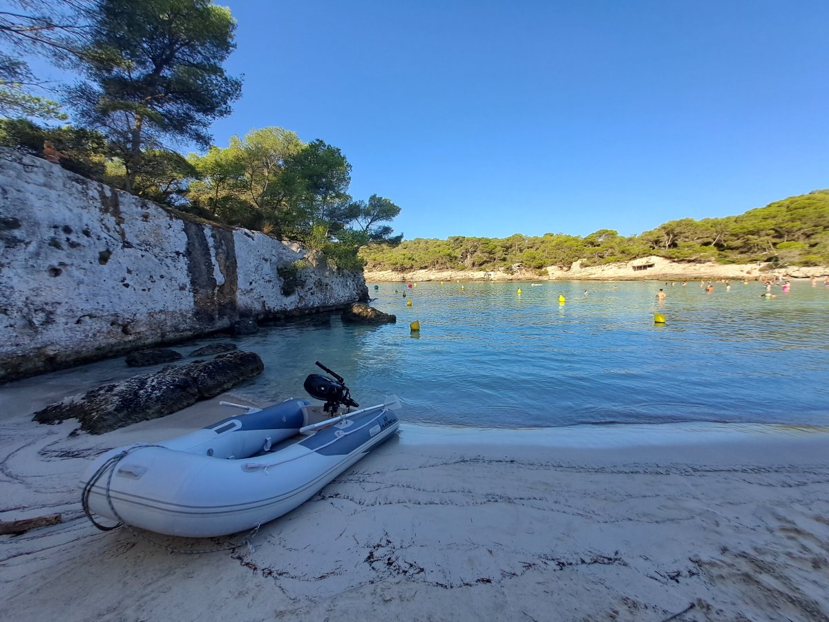 Naviga e goditi l'isola di Minorca con swingers