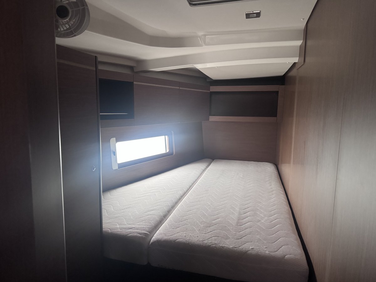 Bénéteau - 14.6 {{i18n.meters}}