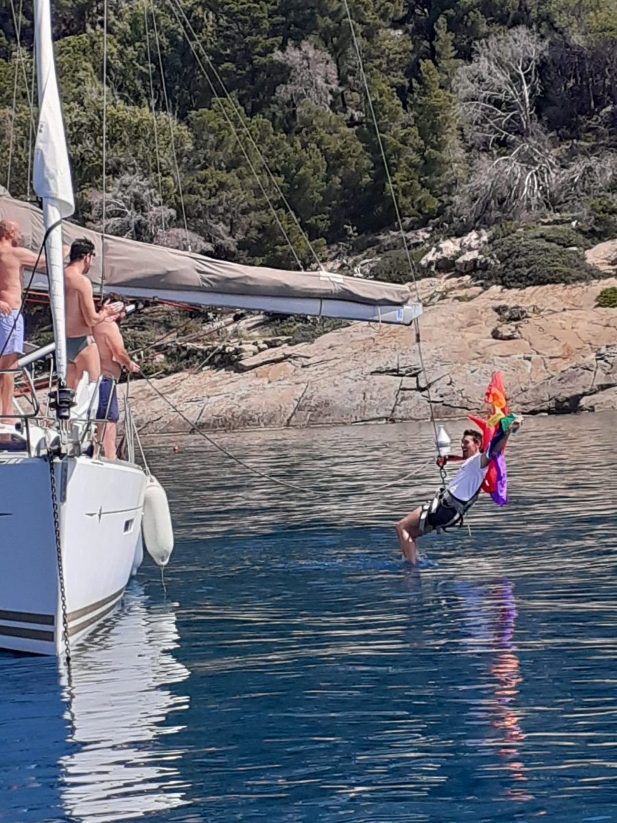 Cruise the islands of Maddalena, Lavezzi and Corsica on a boat trip
