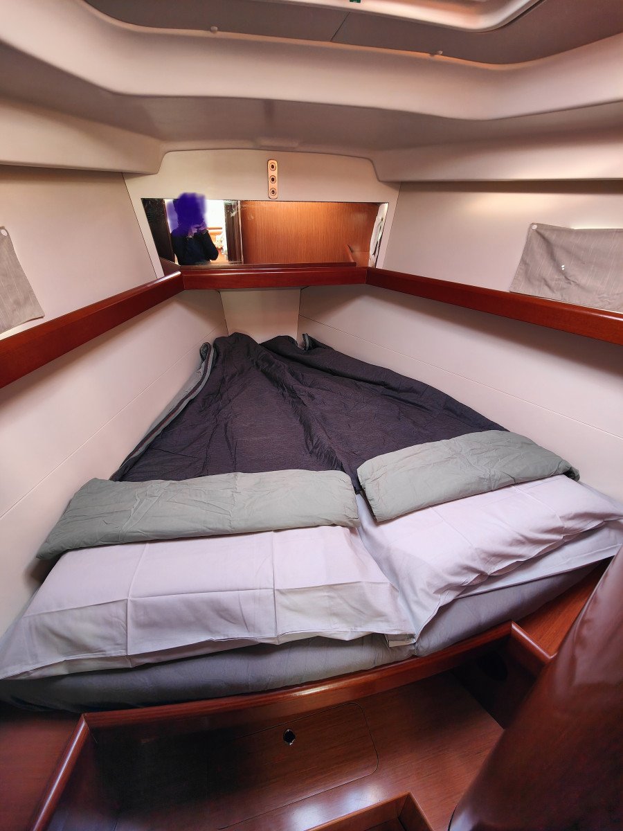 Exploring the beaches and picturesque towns of the Tuscan islands