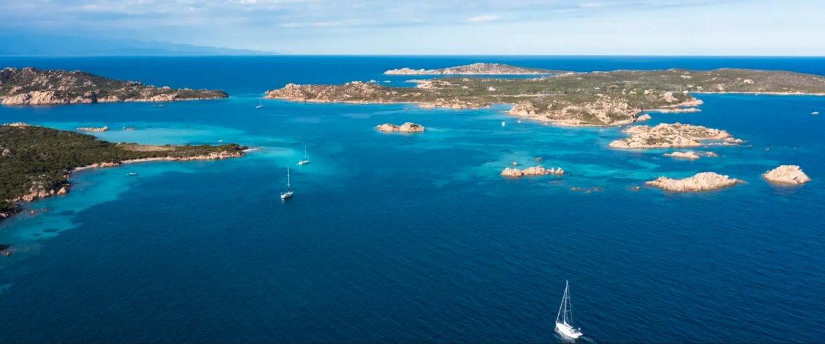 Learn to sail in the Mediterranean with our sailing courses