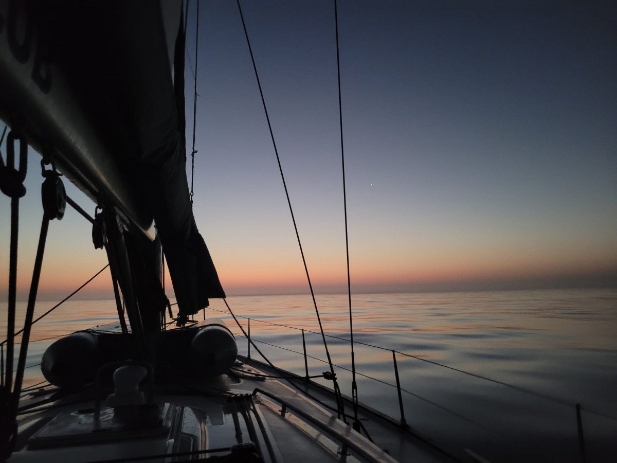 Eine Segelreise von Ibiza nach Benalmádena, mit Sonne und Meer zu genießen