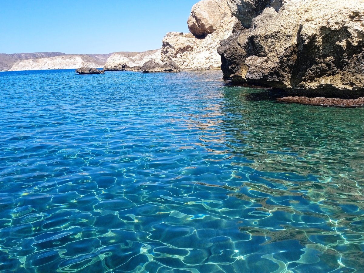 Navigando attraverso le acque blu di Cabo de Gata con PNB
