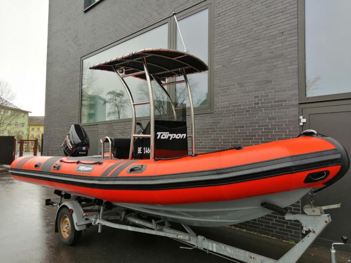 Grundlegende Navigation auf einem Boot lernen