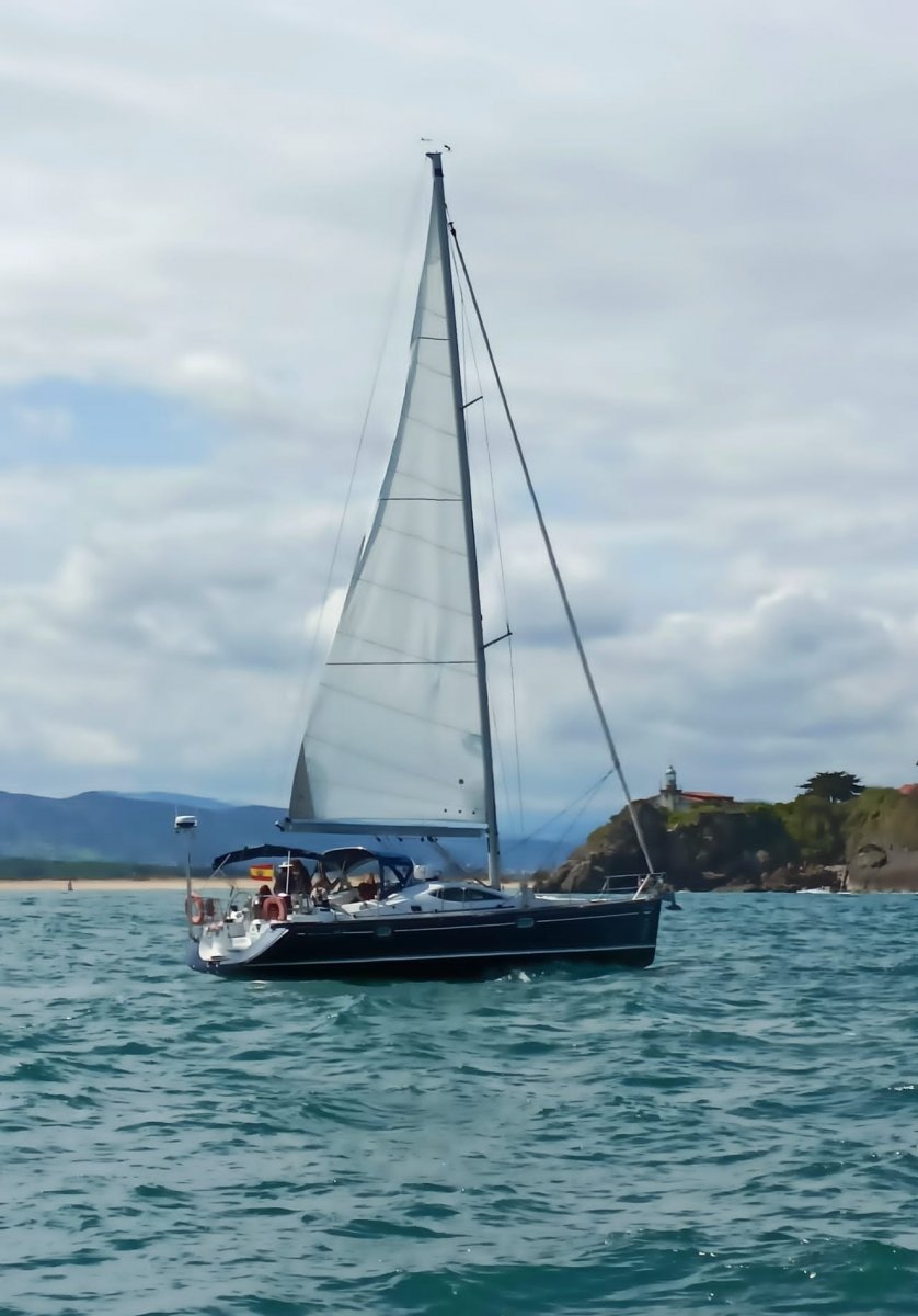 Embarcación cruzando el Mar del Norte