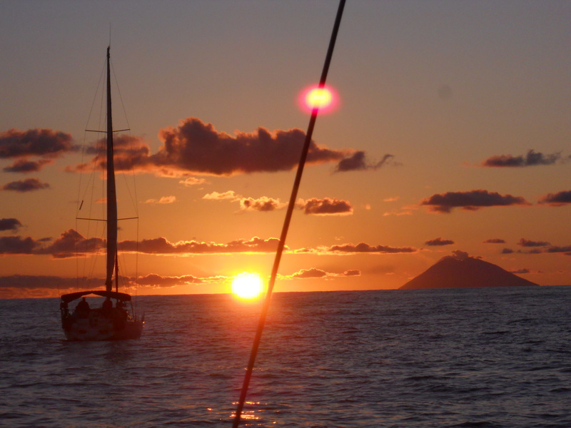 Viaje de vacaciones en barco por las islas Eolias
