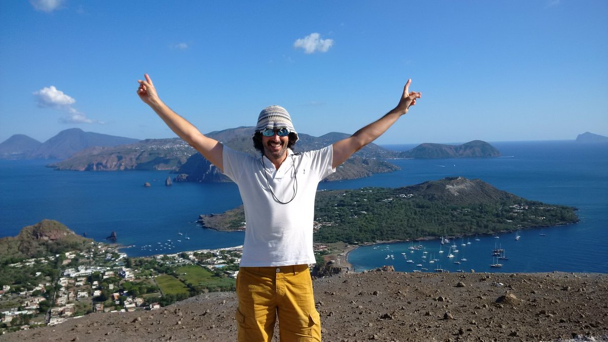 Una fuga romantica in barca a vela tra le isole Eolie