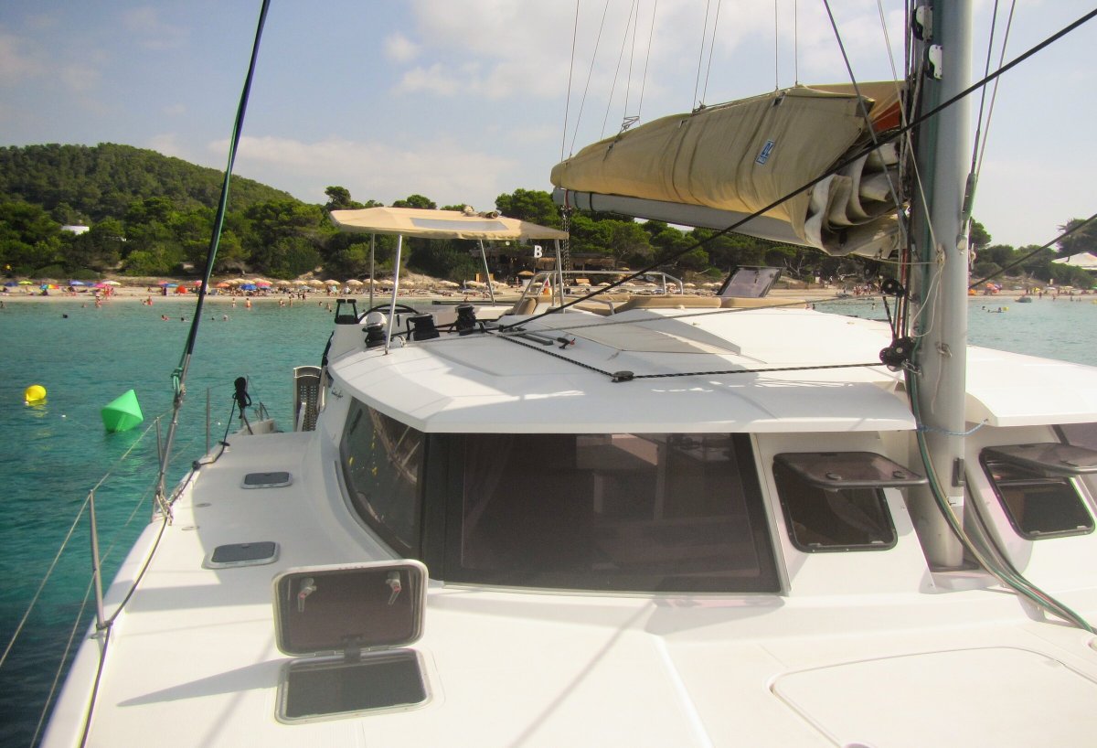 Catamarán - Fountaine - Helia 44