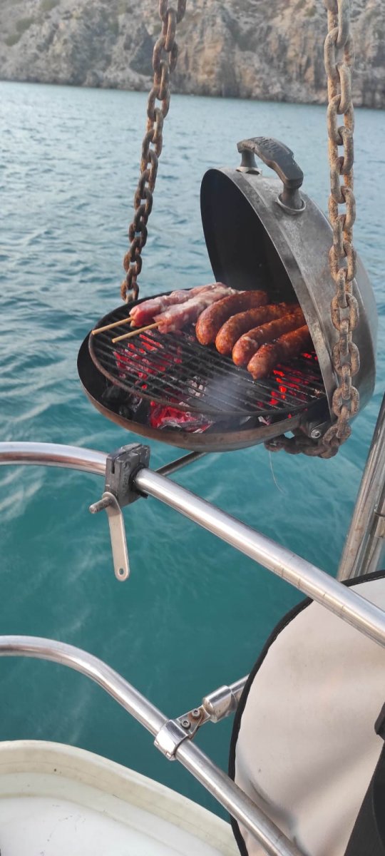 Lernen Sie in den blauen Gewässern der Kleinen Kykladen mit unseren Segelkursen zu segeln