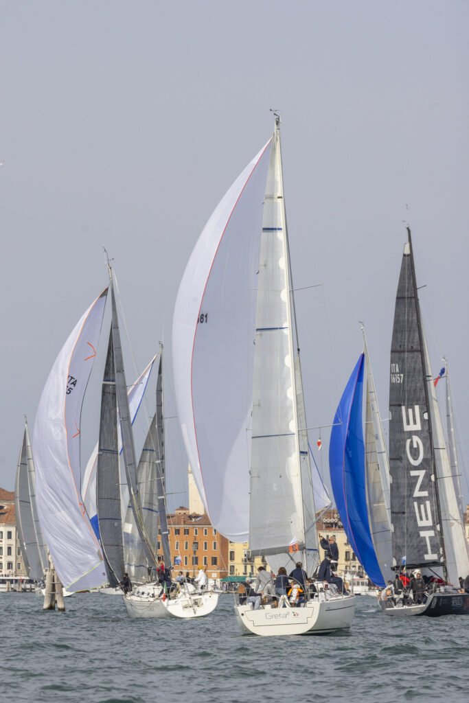 Barcos de vela en Venecia