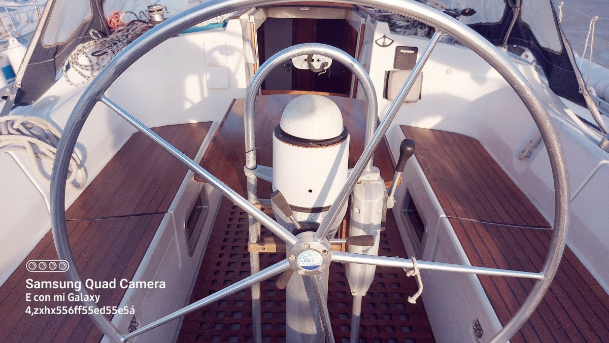 Sailboat - Bénéteau - 12.6 meters