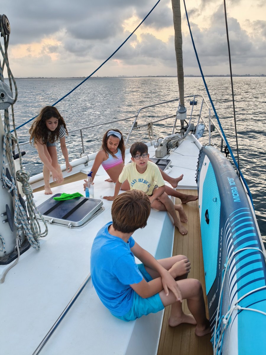 Navegando por las islas Baleares con una cocinera a bordo